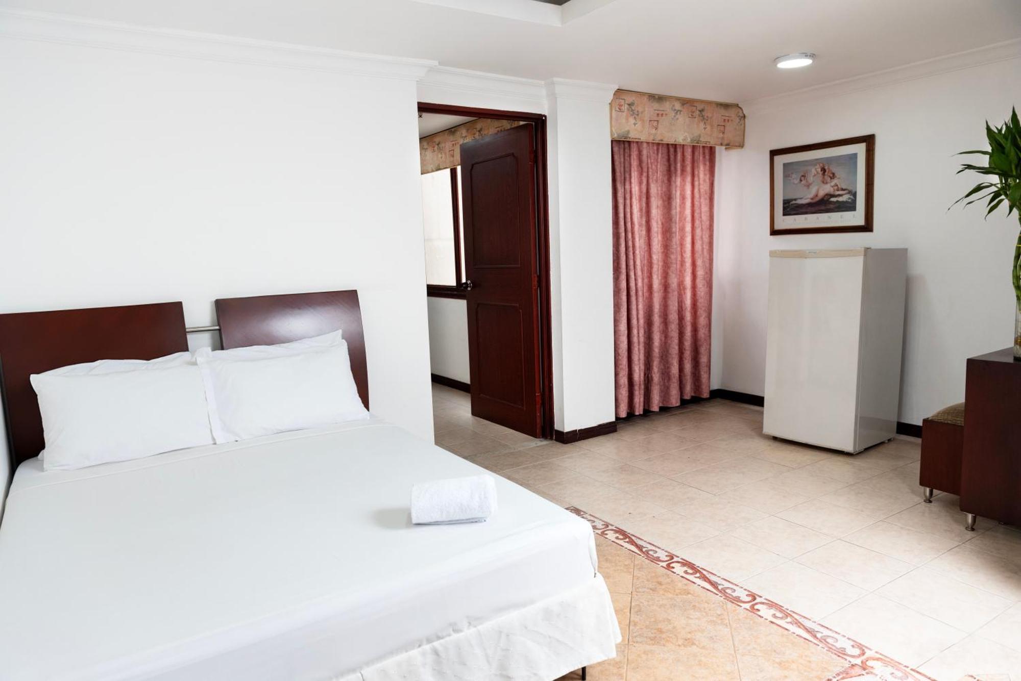 Hotel Plaza Las Americas Кали Экстерьер фото